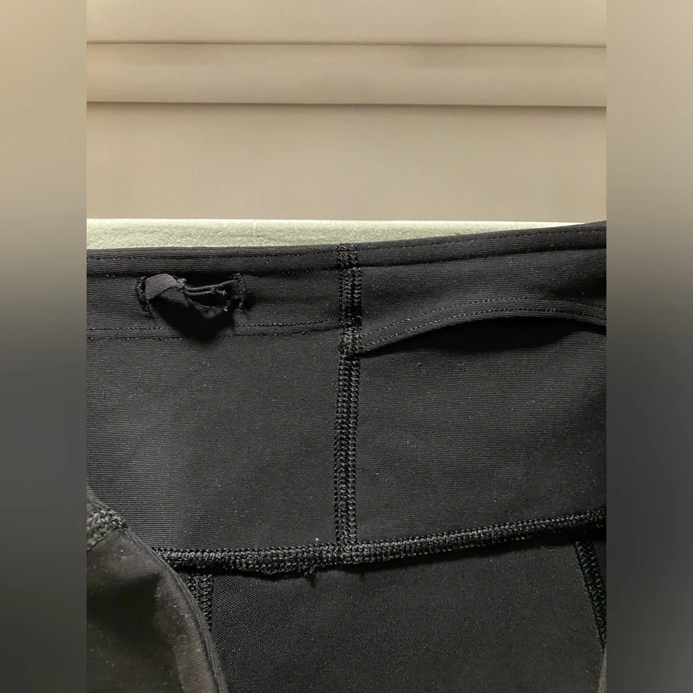 Athleta Women's Black Stealth Trucool Capri Leggings Size M - Picture 6 of 6